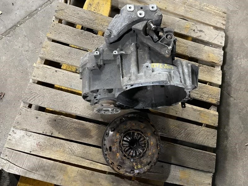 Volkswagen Golf GTI 2007 2,0 T 2 puertas 6 velocidades transmisión manual M/T 170 k millas  Foto 4 de 4