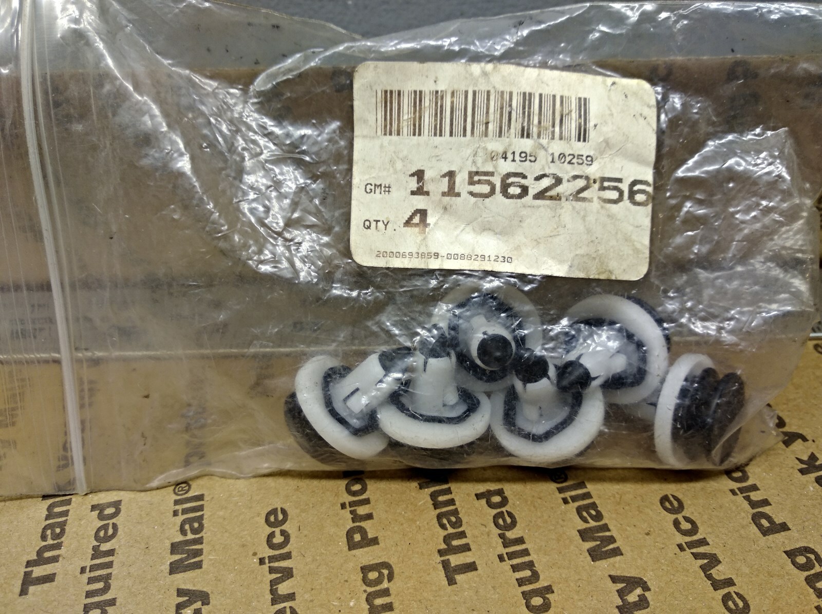 6 GM OEM Front DoorDoor Trim Panel Studs 11562256 eBay