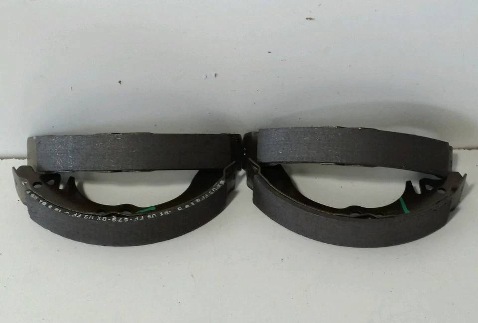 Zapata de freno de tambor Bendix R624 - Revestida trasera se adapta a 88-89 Daihatsu Charade Foto 2 de 4