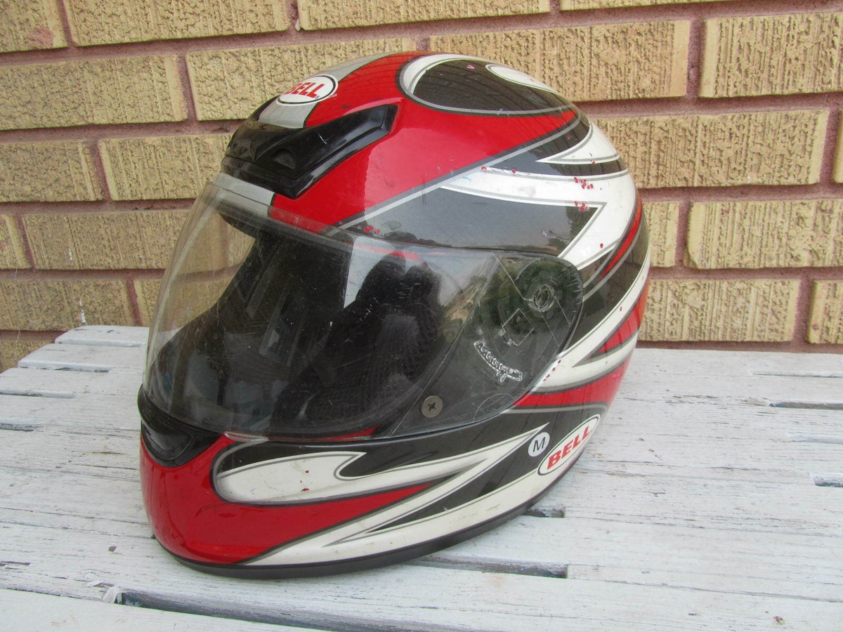 Bell Helmets Size M Full Face Zephyr Dot Motorcycle Helmet Red
