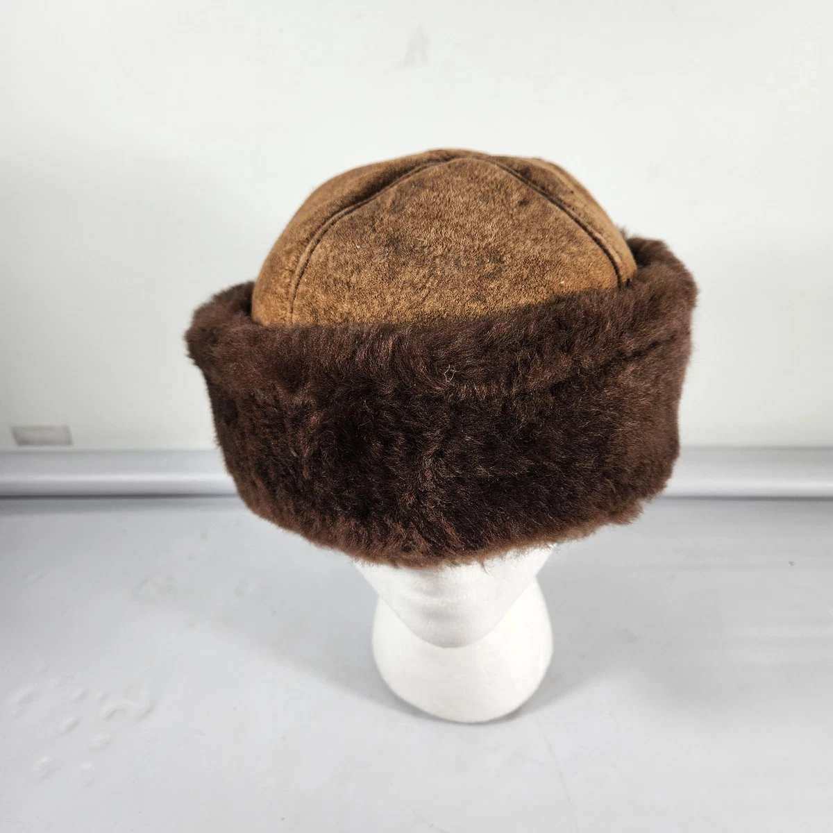 Vintage Sheepskin Hat In Men display picture 1