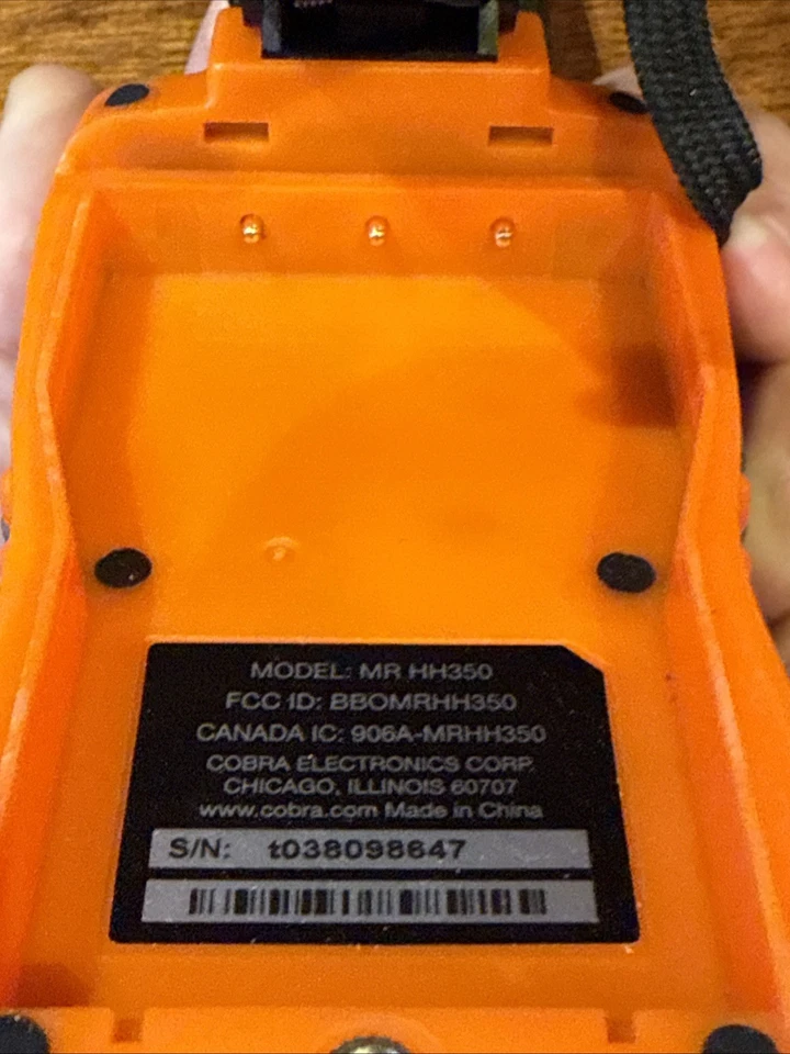 Cobra MR HH350 FLT 6 Watt Floating VHF Radio Grey Waterproof Handheld VHF Radio - Image 4 of 4