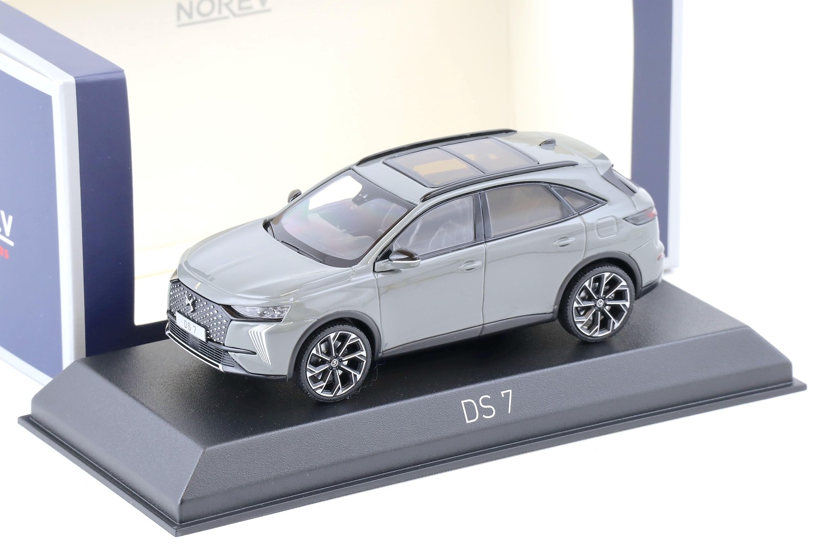 1:43 NOREV Citroen DS7 2022 Lacquered Gray 170050