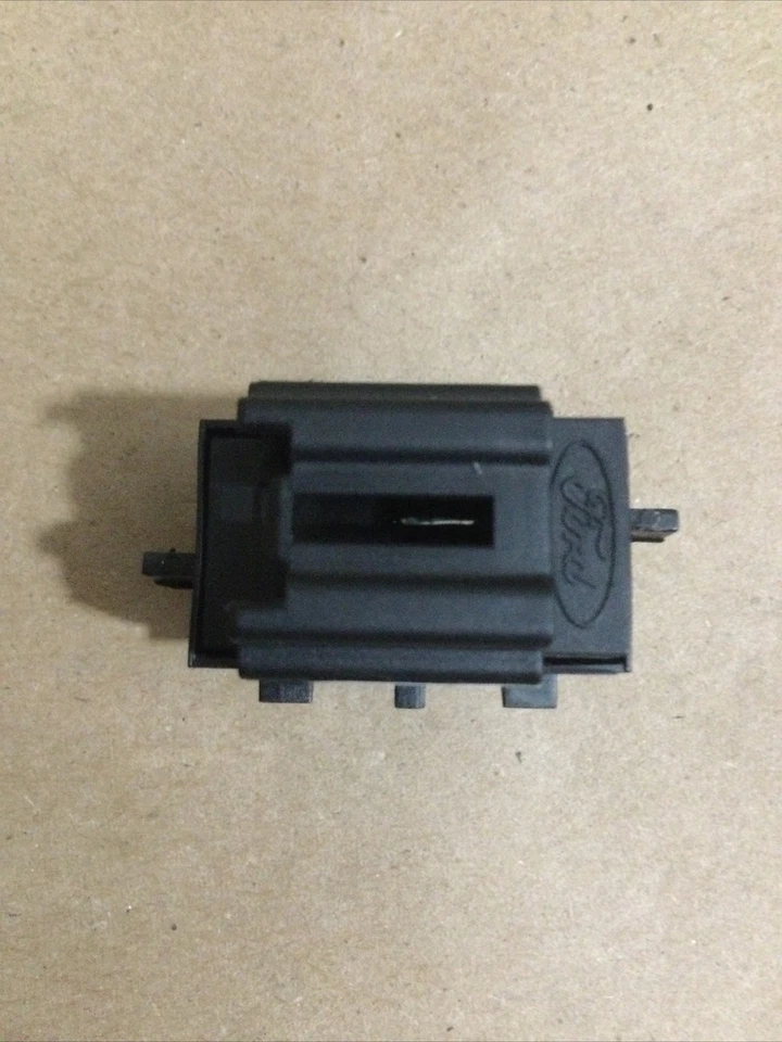 03-11 Interruptor de asiento térmico para pasajero delantero Lincoln Town Car OEM (3W1T-14D694-AF) Foto 2 de 4