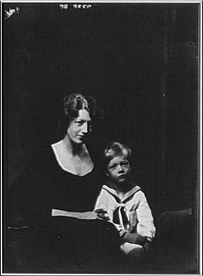 Iselin,Adrian,2nd,Mrs,son,mothers,group portraits,families,Arnold Genthe,1919