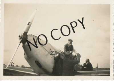 Foto Flugzeug Klemm Flugzeug mit Argus Motor beim Tanken   X101