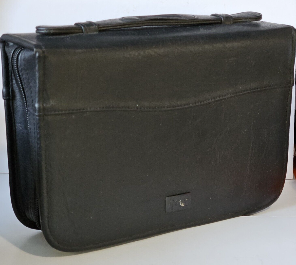 Case Logic CD DVD Carrying Case Zipper Faux Leather Koskin Black W