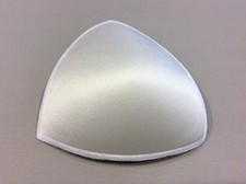 WHITE PADDED TRIANGULAR CUPS