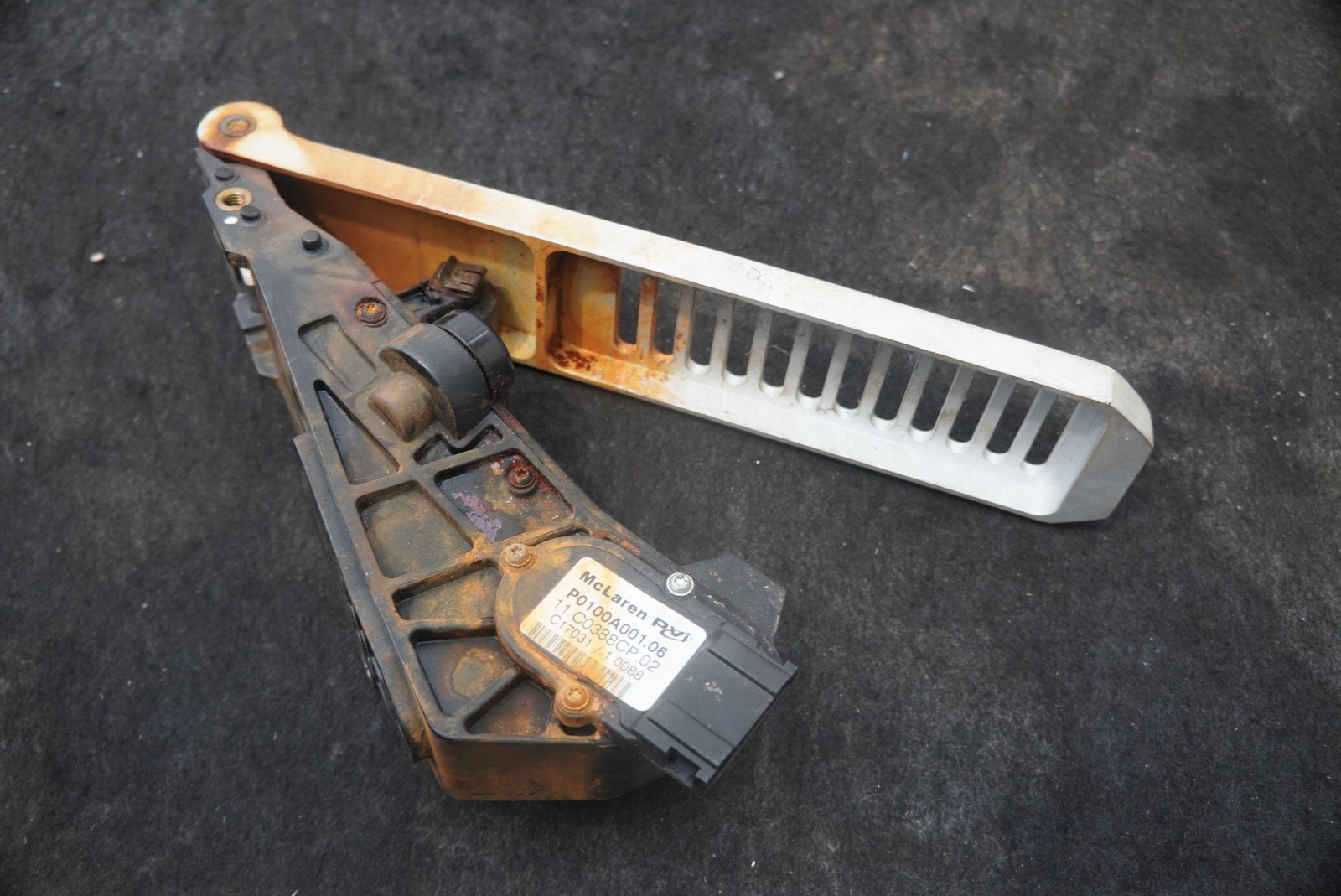 Gas Pedal Accelerator Throttle 11C0388CP OEM McLaren 720S 2018