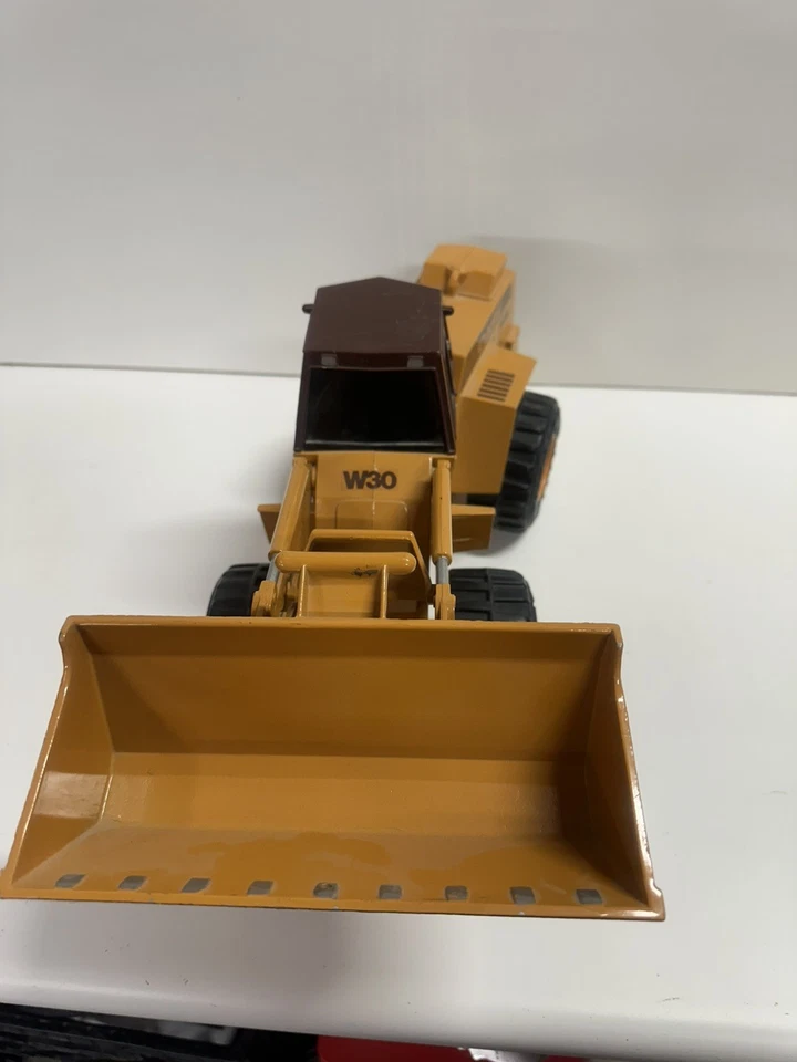 Case W30 1/16 Scale Front End Loader DIE CAST ERTL 1980s - Image 4 of 4