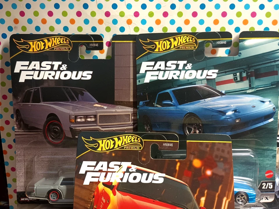 JUEGO DE 5 HOT WHEELS PREMIUM RÁPIDO Y FURIOSO TOYOTA CHEVY BENTLEY NISSAN Y FORD BO Foto 4 de 4