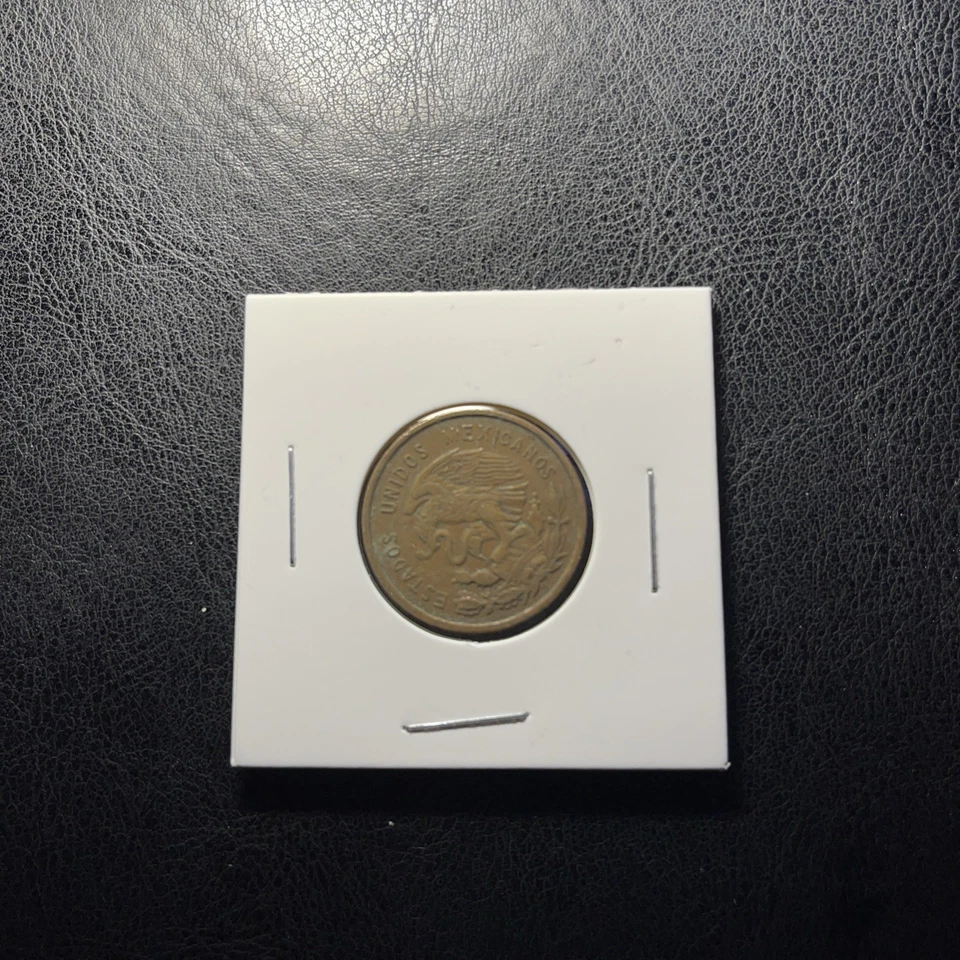 Diez Centavos 1967 Mexican Coin - Image 2 of 2