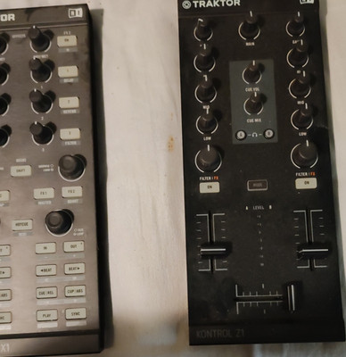 Native Instruments Traktor Kontrol Z1 DJ-Mixer 2-Kanal USB Schwarz