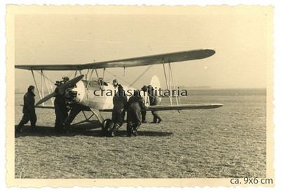 Orig. Foto Piloten mit Flugzeug an Flugplatz SCHRODA Sroda b. Posen Polen 1941