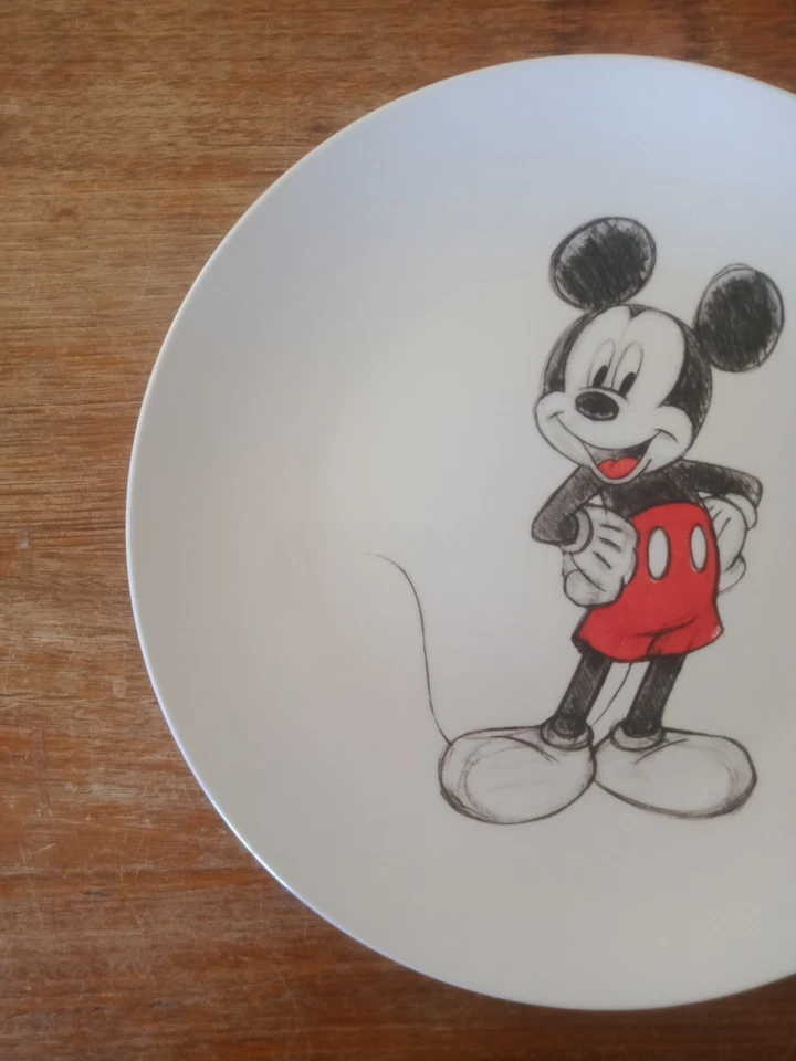 Licensing Essentials. Disney. Mickey Mouse. Plato de cena. (27cm). Hecho en China. Foto 3 de 4