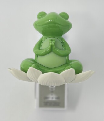 BATH & BODY WORKS YOGA FROG NIGHT LIGHT UP WALLFLOWER FRAGRANCE PLUG IN HOLDER