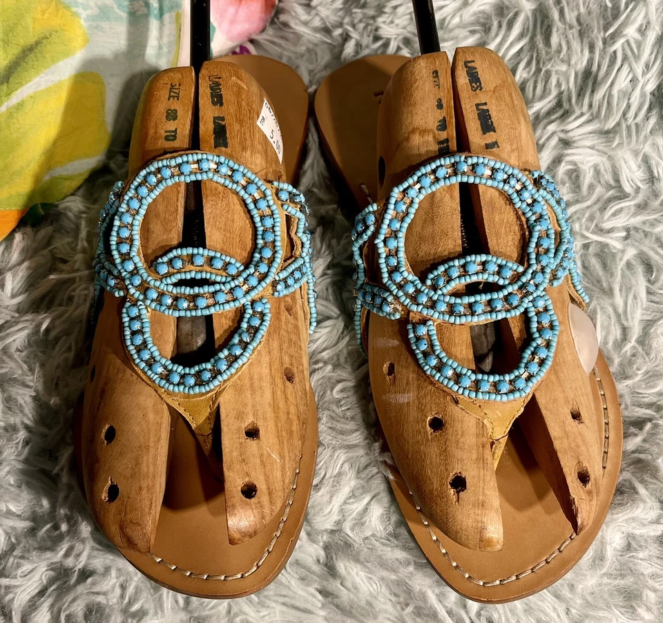 Hermosas sandalias chanclas IVANKA TRUMP de cuero y turquesa con cuentas talla 8,5 Foto 2 de 4