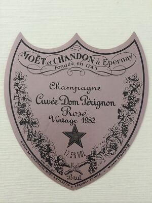 Ein Etikett Champagner Dom Pérignon 1982 Rosé