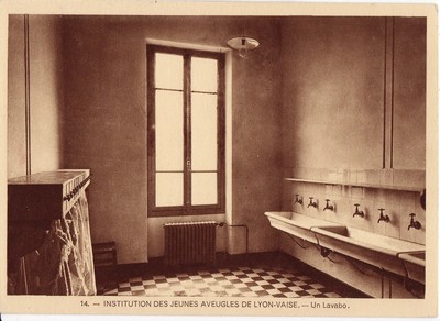 CPA -69- LYON-VAISE - Institution der jungen Blinden. Ein Waschbecken.