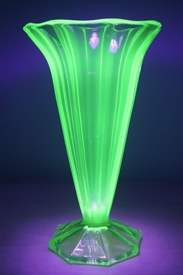 Art Deco Walter & Söhne Uranglas GROßE Trafalgar Vase 10 cm hoch SELTEN EX