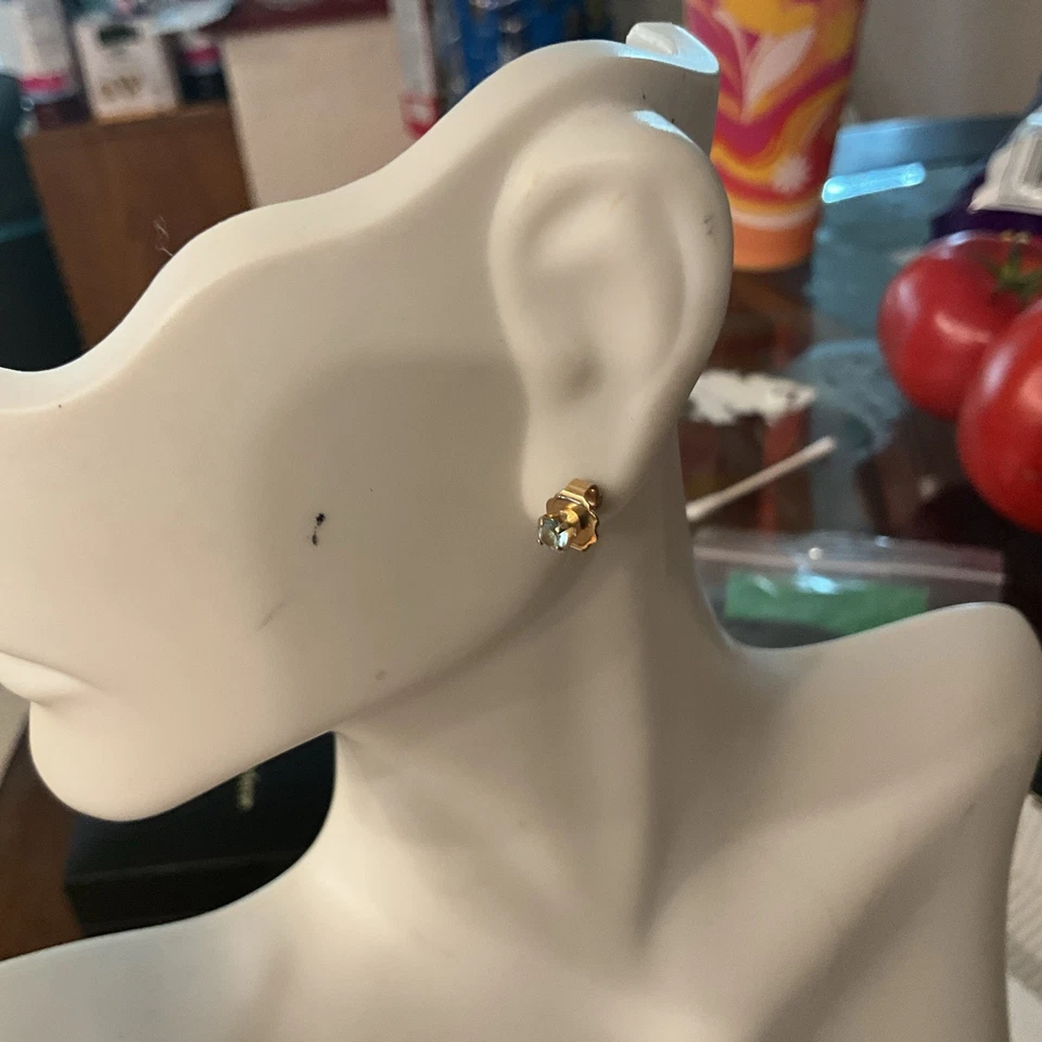 Pendientes pequeños de piedra de nacimiento de marzo de aguamarina de oro amarillo de 14 quilates de 3,5 mm,52 gramos Foto 4 de 4