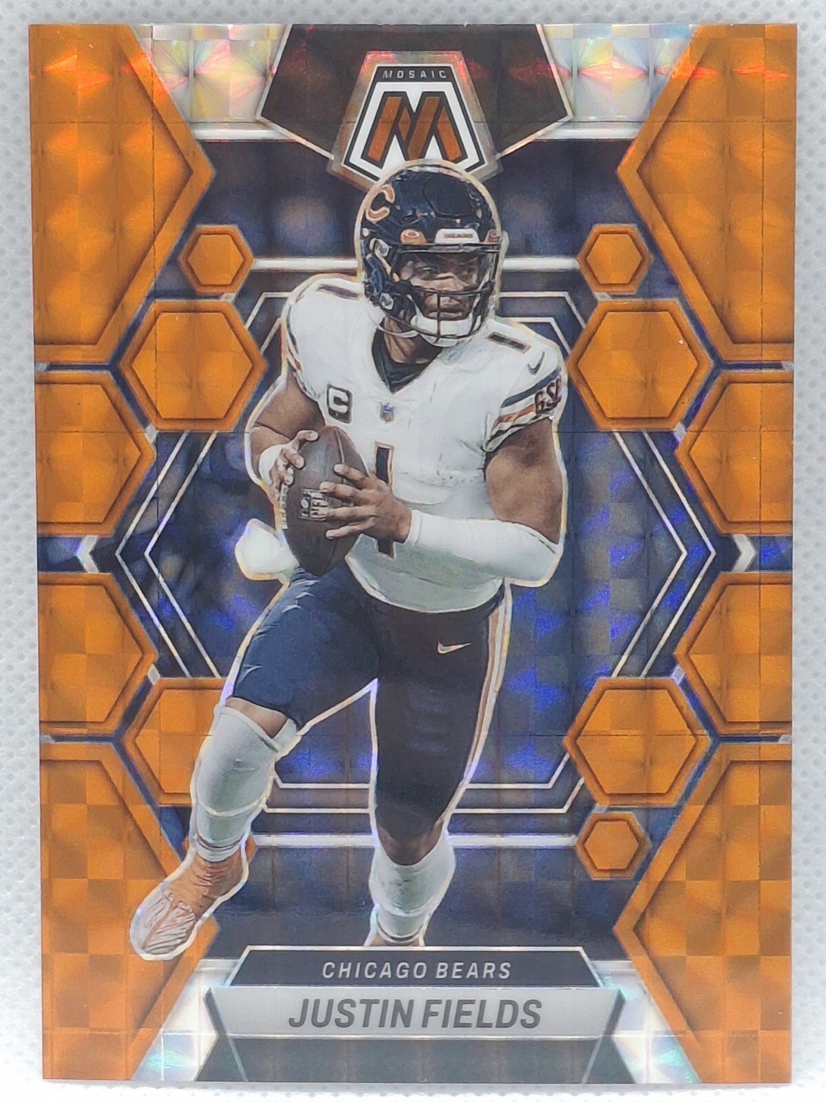 2023 Panini Mosaic Justin Fields #33 Orange Mosaic Prizm /199