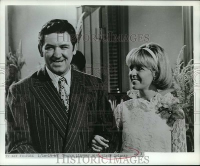 1969 Press Photo Actors George Lindsey and Arlene Golonka ...