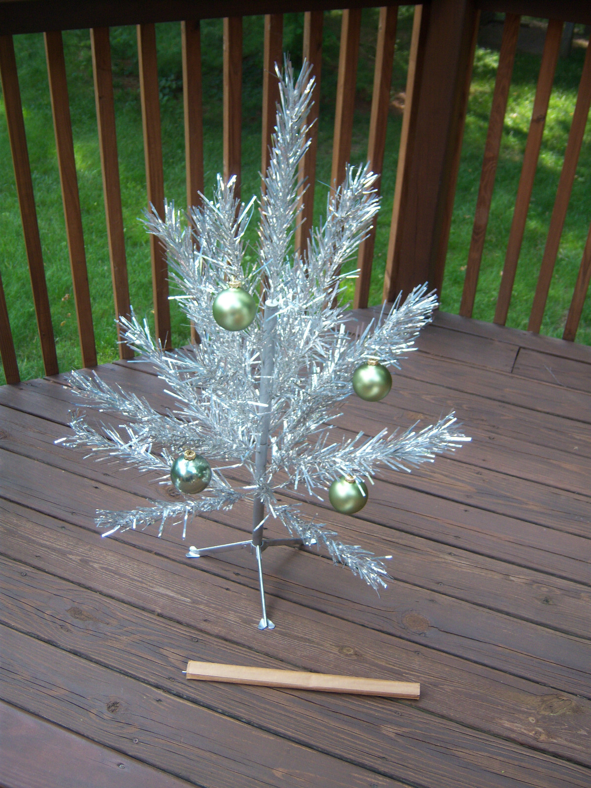 PRETTY VTG 3FT RETRO SILVER SPARKLER STAINLESS ALUMINUM XMAS TREE 36