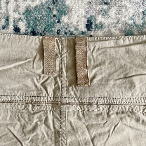 Mountain Hardwear 100 % Nylon hellbraune Wandershorts Damengröße 8 Bermuda knielang " - Bild 13 von 14