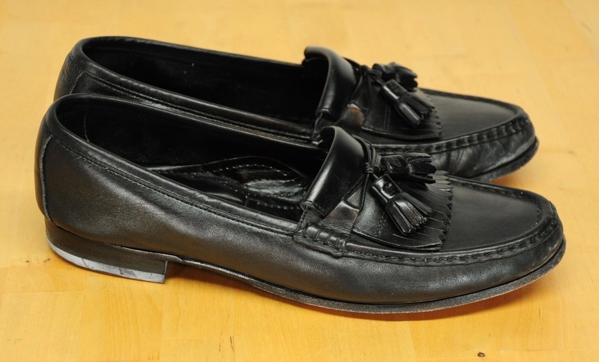 Salvatore Ferragamo Black Leather Kiltie Tassel Loafers  display picture 2