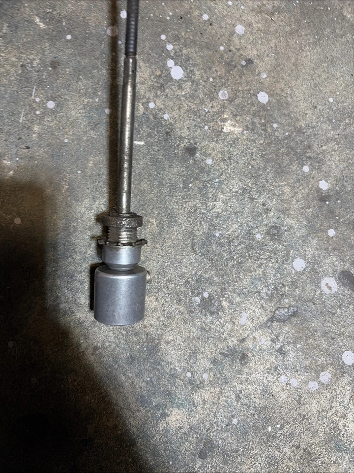 Acelerador de bloqueo para cortadoras de césped Wheelhorse Foto 4 de 4