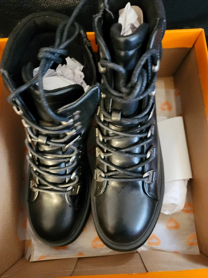 Botas Rocket Dog Mujer Talla 8 Negro Top Alto, Atados y Suelas Gruesas Foto 2 de 4