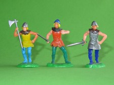 Hausser  Elastolin  Steckfigur 3 Normannen mit Waffen  Wikinger Nr. 4