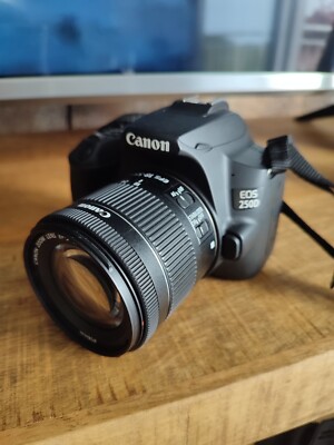 Canon EOS 250D 21,4MP Digitalkamera - Schwarz (Kit mit  EF-S 18-55mm IS STM...