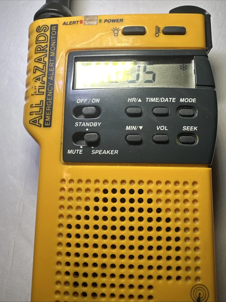 Oregon Scientific Emergency Alert Monitor All Hazards NOAA Weather Radio WR-8000 - Image 4 of 4