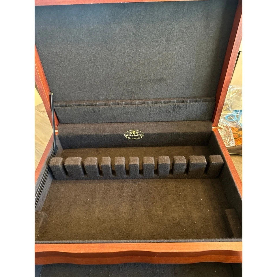 Reed and Barton Large Silverware Wood Chest Box Clean - Image 2 of 4