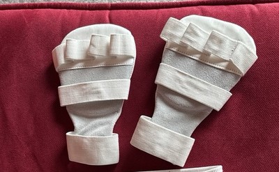 Karatehandschuhe EWTO WING TSUN Competition LEDER weiß Größe MEDIUM