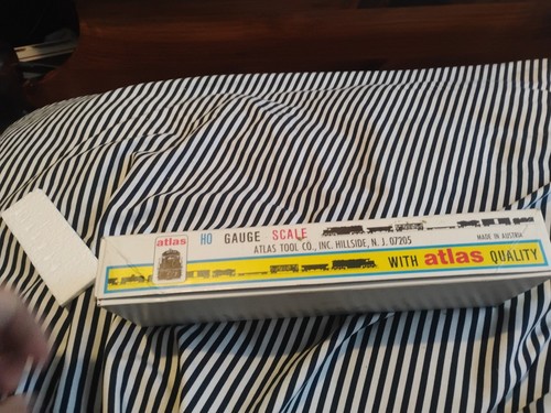 Atlas 8070 HO Undecorated Alco S-2 Diesel Locomotive NEW IN BOX - Picture 4 of 7