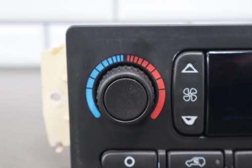 03-04 Chevy GMC GMT800 Automatic CJ2 Climate Control Tested - Picture 6 of 15