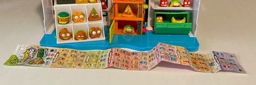 Grossery Gang Yucky Mart Playset con 21 personaggi Grossery e 3 supporti set di 25 - Foto 22 di 24