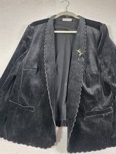 Vtg 1980's Black Velvet Scalloped Edge Jacket Dark Academia Whimsy Goth Brooch