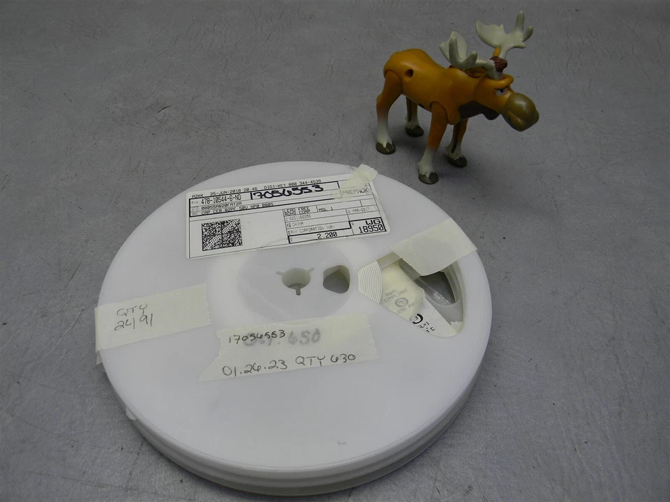 Carrete condensador de cerámica KYOCERA AVX 478-10544-6-ND de 630 Foto 2 de 4