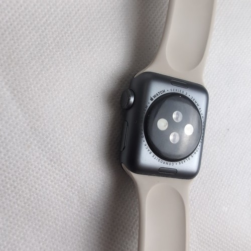 Apple Watch S3 GPS 38mm Space Grey Aluminium | Cracked Screen But Working - Picture 5 of 9