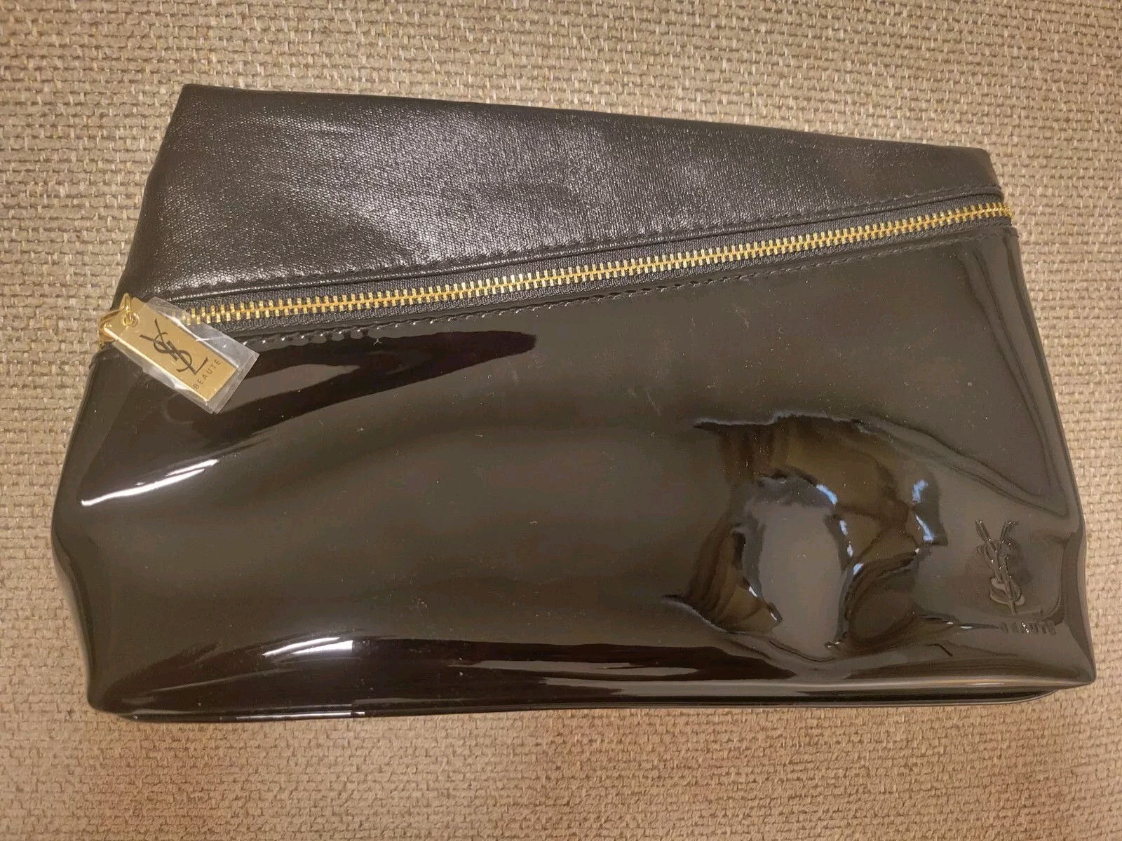 YSL Yves Saint Laurent borsa borsa per trucco in pelle verniciata nera