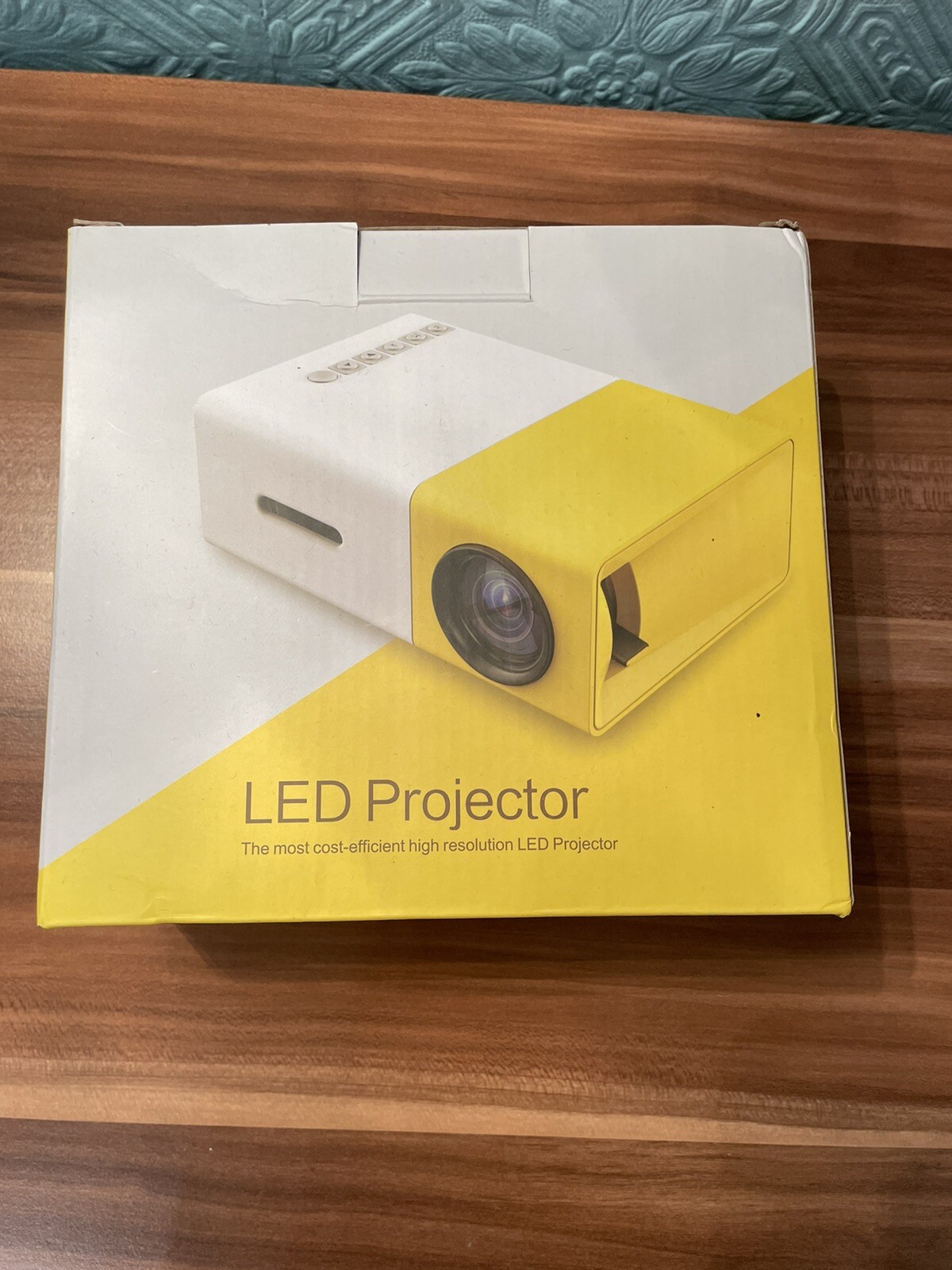 Mini Projector, Vamvo YG300 Pro Portable Projector Full HD 1080p