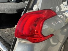 Rückleuchte rechts Peugeot 2008 I  9678074380 P25007719