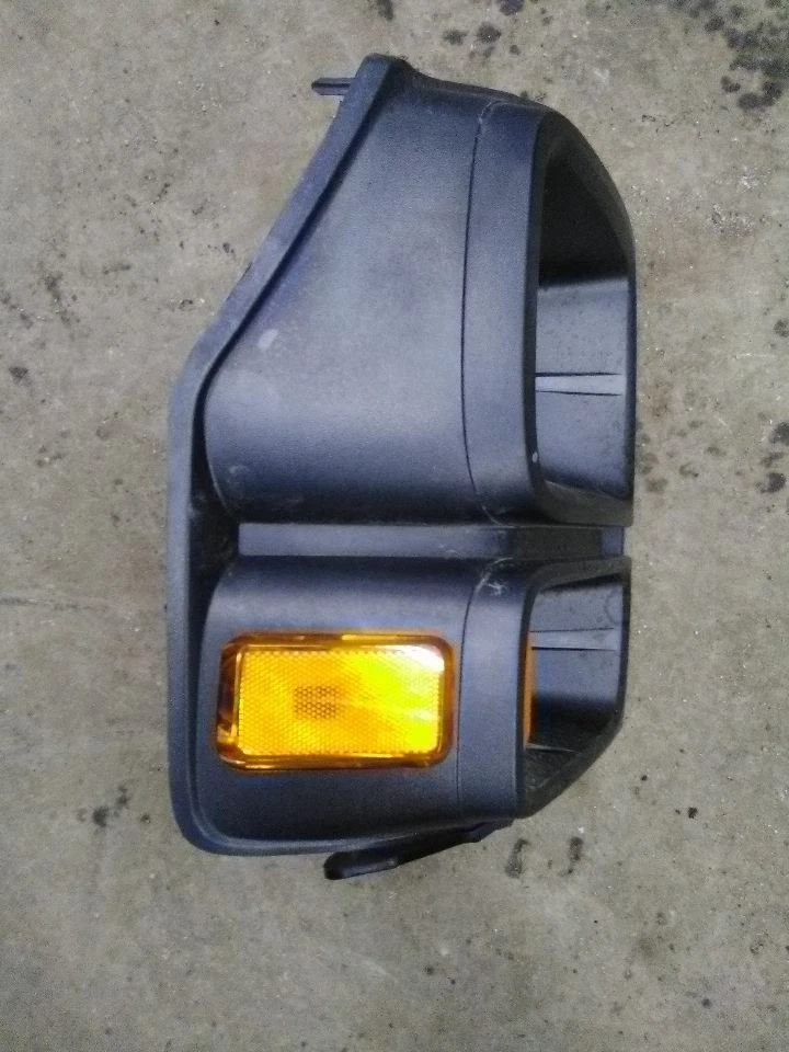 08-17 Ford E350 Van Esquina del conductor izquierda/Luz de estacionamiento Lámpara de estacionamiento Señal de giro Foto 2 de 4