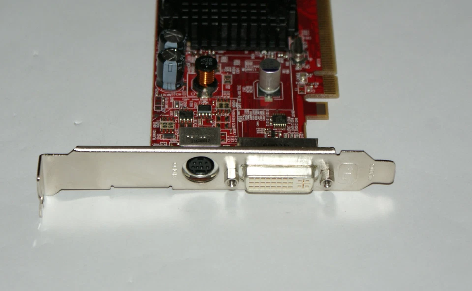 ATI Radeon X1300 128MB PCIex DVI ATI-102-A771(B) Graphics Card - Image 3 of 3