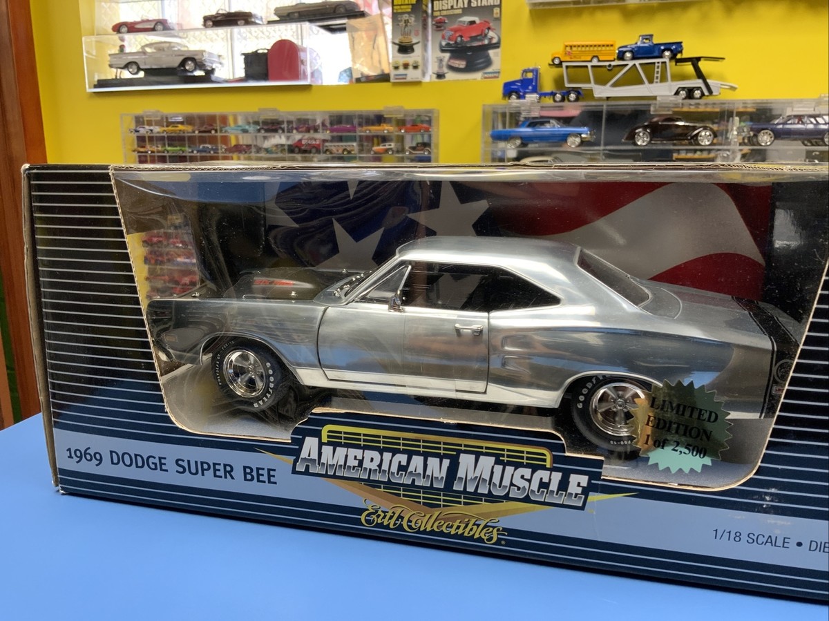 ミニカー AMERICAN MUSCLE 1969 DODGE SUPER BEE AMERICAN MUSCLE 1969 DODGE SUPER BEE BLUE IN SCALE 1:18 NEW