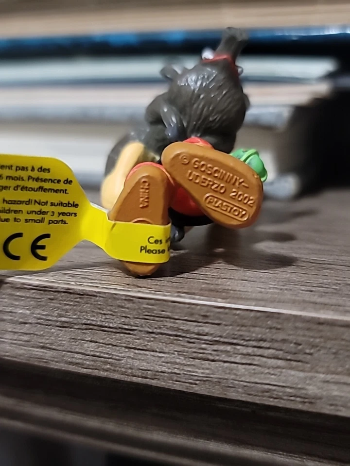  Astérix Holding A Boar 2002 Difícil de Encontrar Raro Excelente Estado Todavía Tiene Etiquetas De Colección Foto 3 de 3